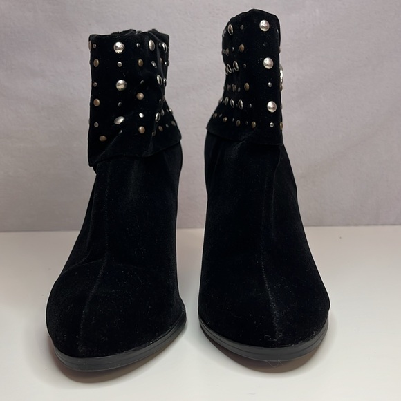 Qupid “Proven-15” Black Velvet Ankle Booties - Size 9 - With Box - Picture 2 of 16